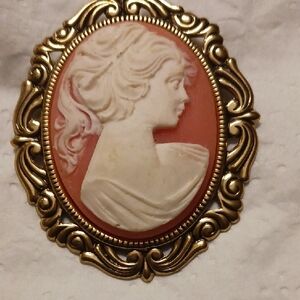 Vintage Gold and Cream Cameo Brooch
